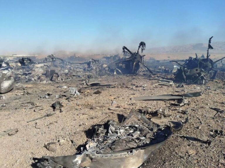 "طائرة مقاتلة أمريكية من طراز F‑15 تحلّق في السماء خلال مهمة عسكرية – صورة تعبيرية لعملية البحث والإنقاذ"